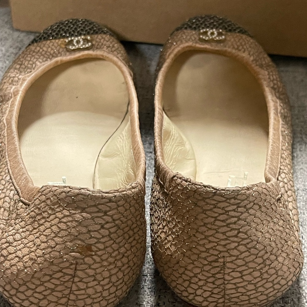 CHANEL Women's Brown and Black Textured Loafers - Picture 8 of 11